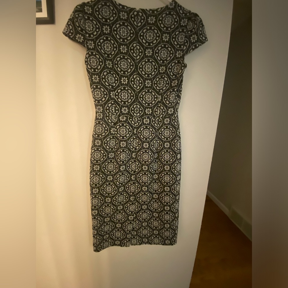 Black and white capped sleeves, midi, betsey johnson